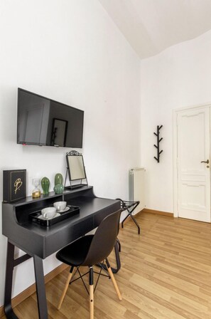 Deluxe Suite | Premium bedding, minibar, in-room safe, desk - Casa Flaminia San Pietro (Rome)