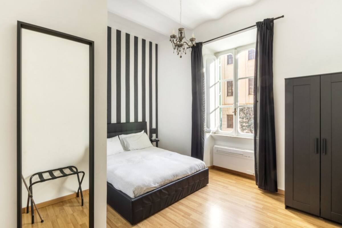 Deluxe suite | Luxe beddengoed, een minibar, een kluis op de kamer, een bureau