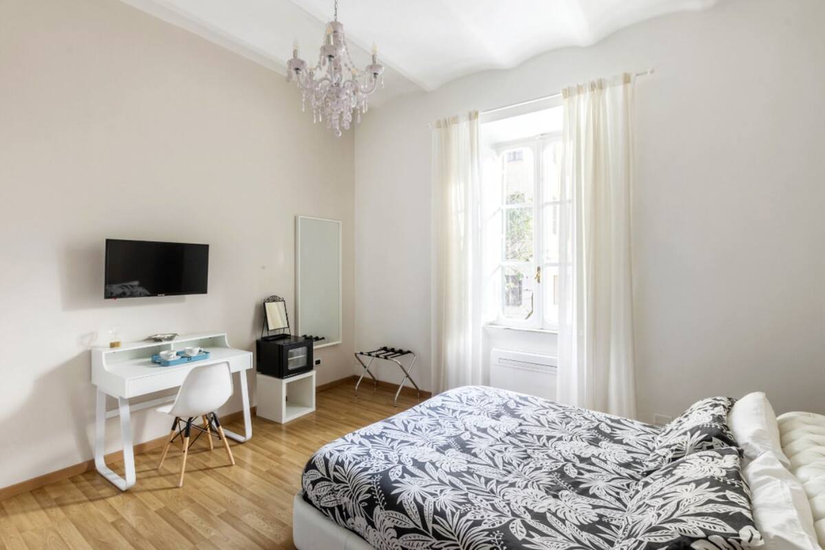 Executive suite | Luxe beddengoed, een minibar, een kluis op de kamer, een bureau