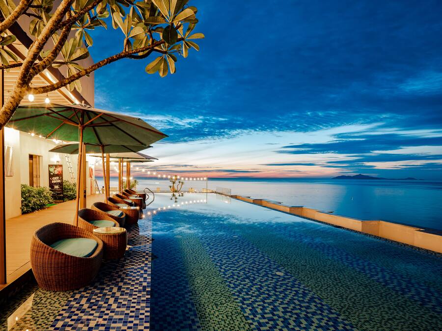 Hồ bơi ngoài trời, mở cửa từ 6:00 đến 22:00, dù/ô trên bãi biển/hồ bơi