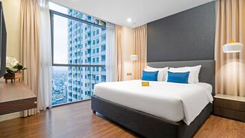 Penthouse, 2 kamar tidur | Minibar, brankas, meja kerja, dan ruang kerja ramah laptop