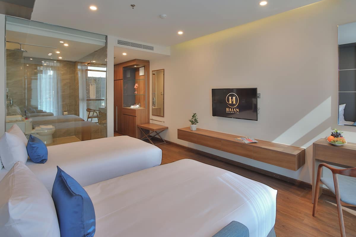 Minibar, in-room safe, desk, laptop workspace