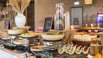 Free daily buffet breakfast