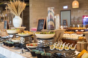 Free daily buffet breakfast
