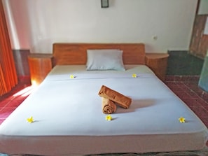 Chambre Double Standard | Coffres-forts dans les chambres, draps fournis