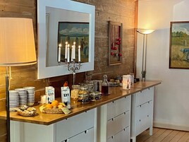 Café da manhã com pratos da culinária local grátis todos os dias