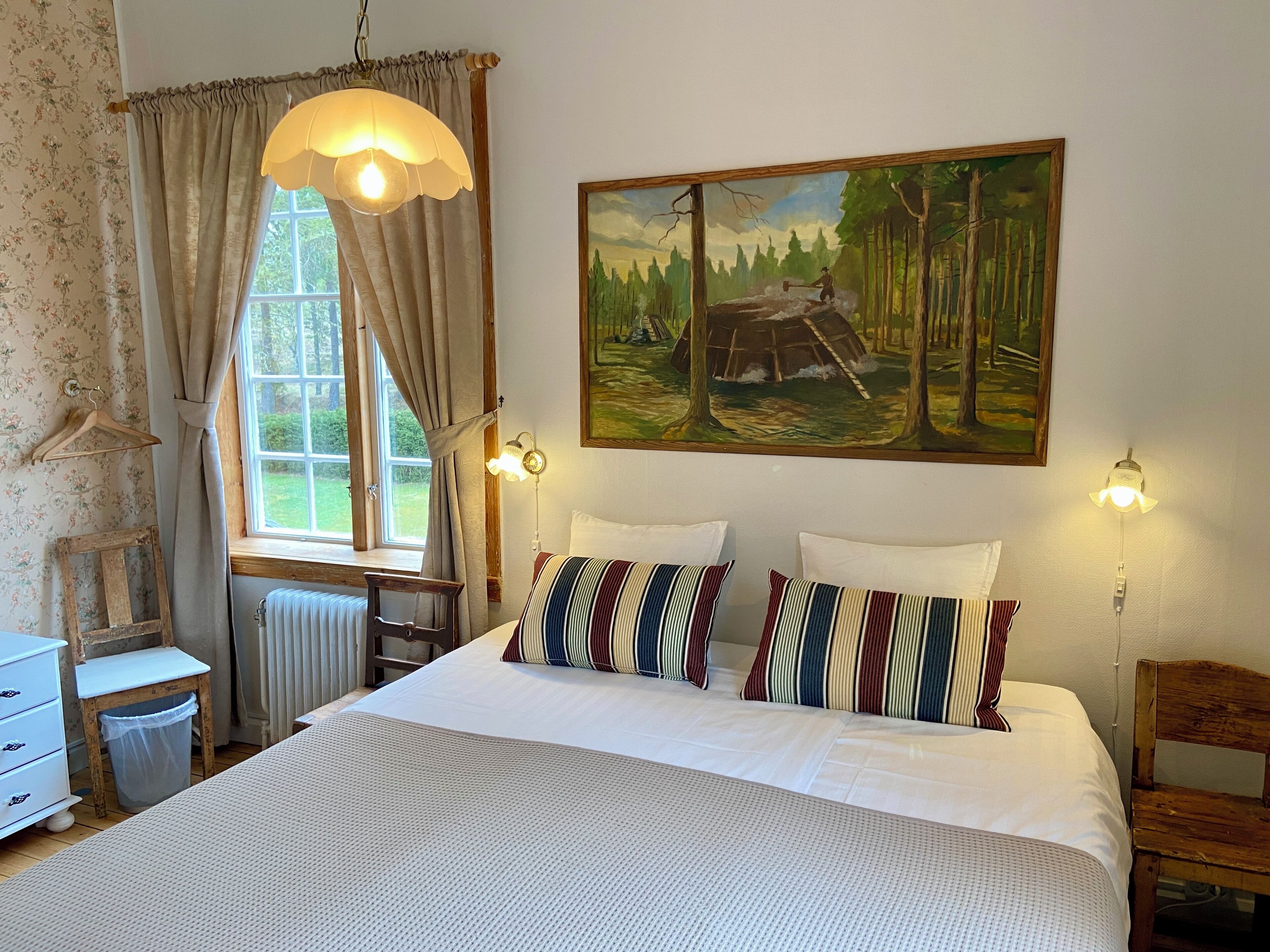 Chambre Double Confort, 1 très grand lit, vue jardin | Rideaux occultants, fer et planche à repasser, Wi-Fi gratuit