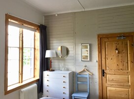 Cortinas blackout, tabla de planchar con plancha y wifi gratis 