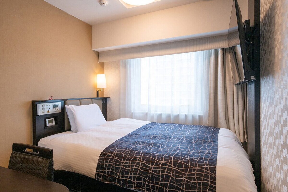 Desk, blackout curtains, free WiFi