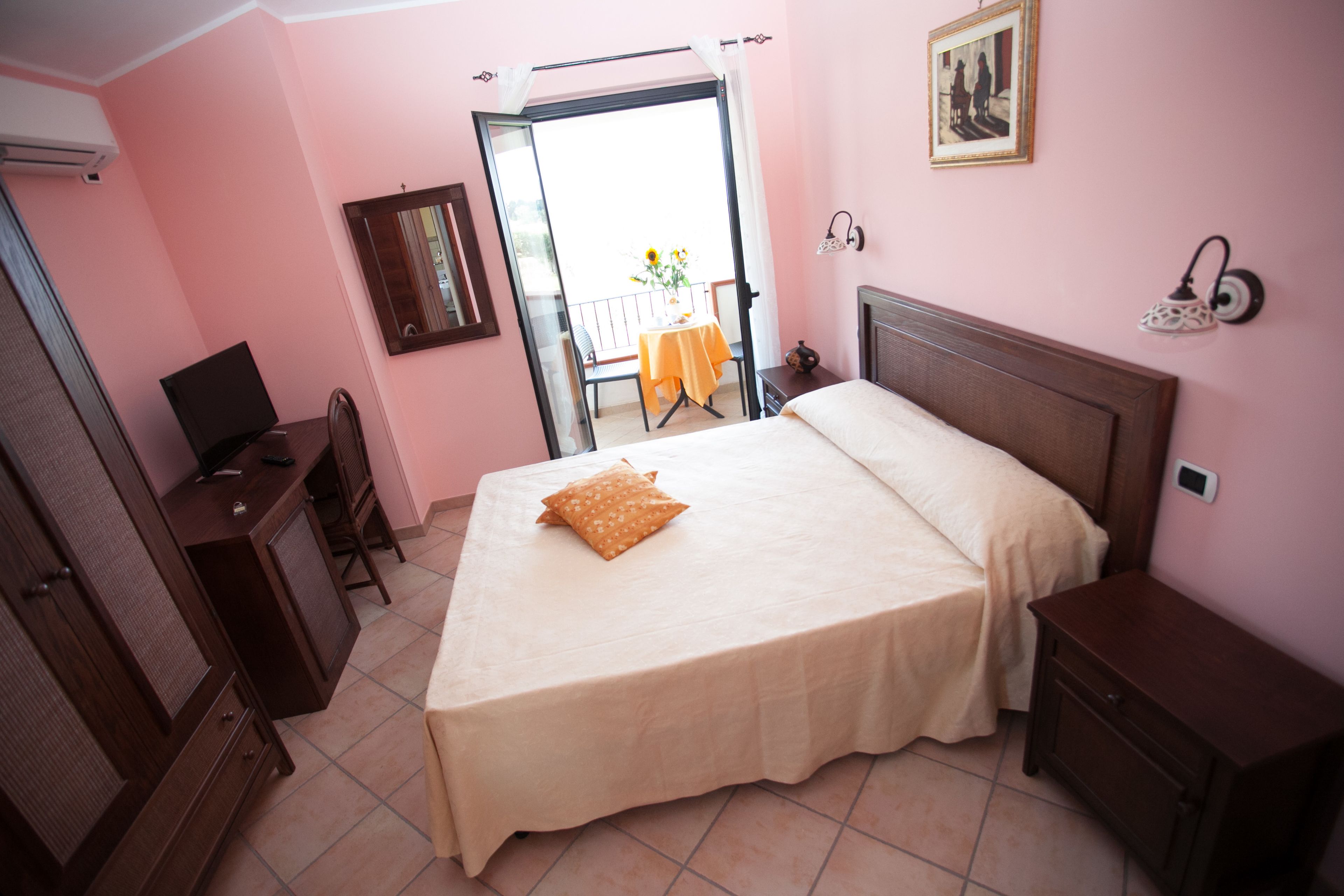 Comfort-Doppel- oder -Zweibettzimmer | Minibar, Zimmersafe, Schreibtisch