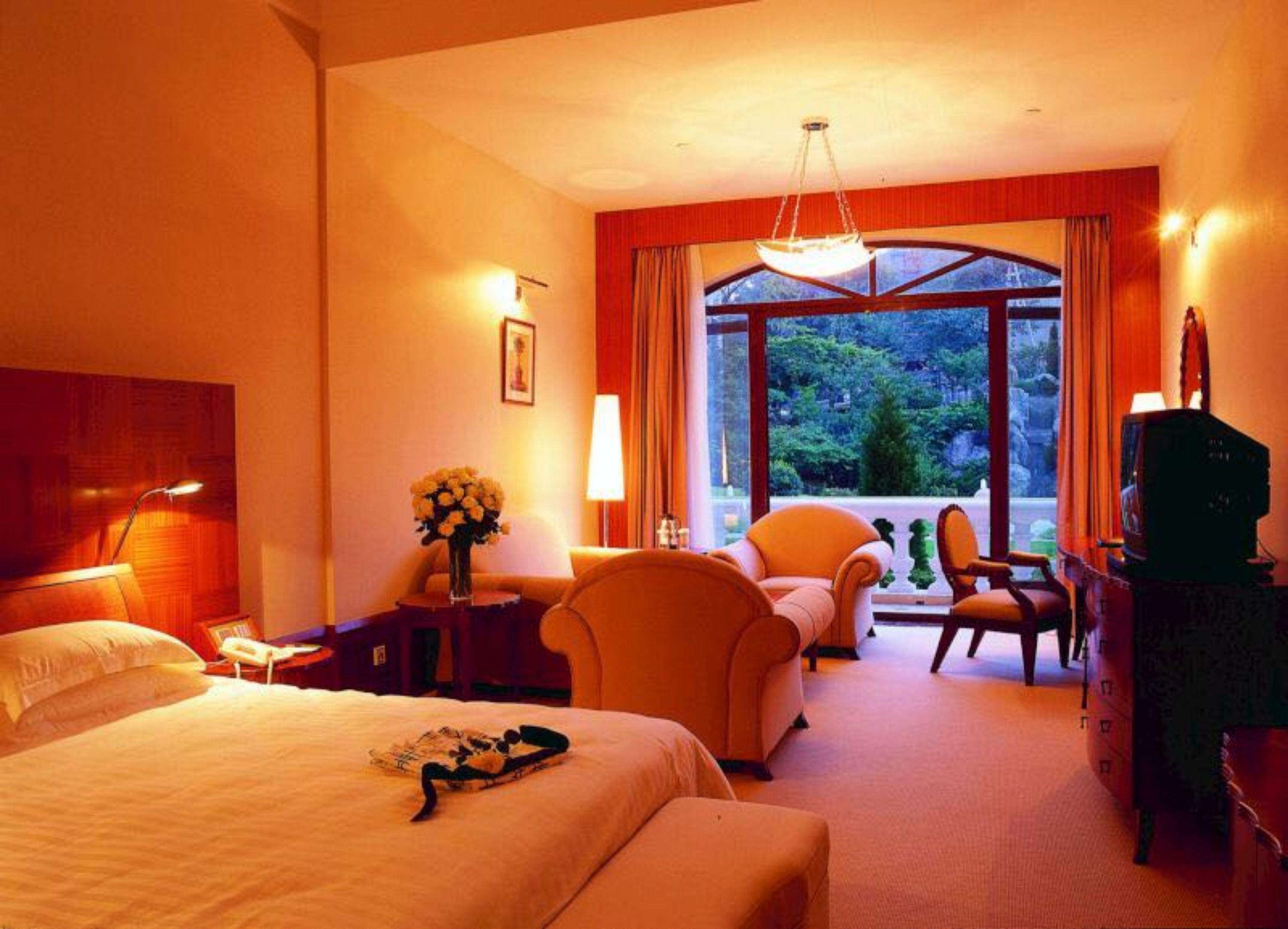 Deluxe Double Room with Garden View | Minibar, in-room safe, desk, blackout curtains