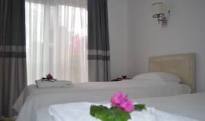 Triple Room | In-room safe, free WiFi, bed sheets - Hotel Uygar (Fethiye)