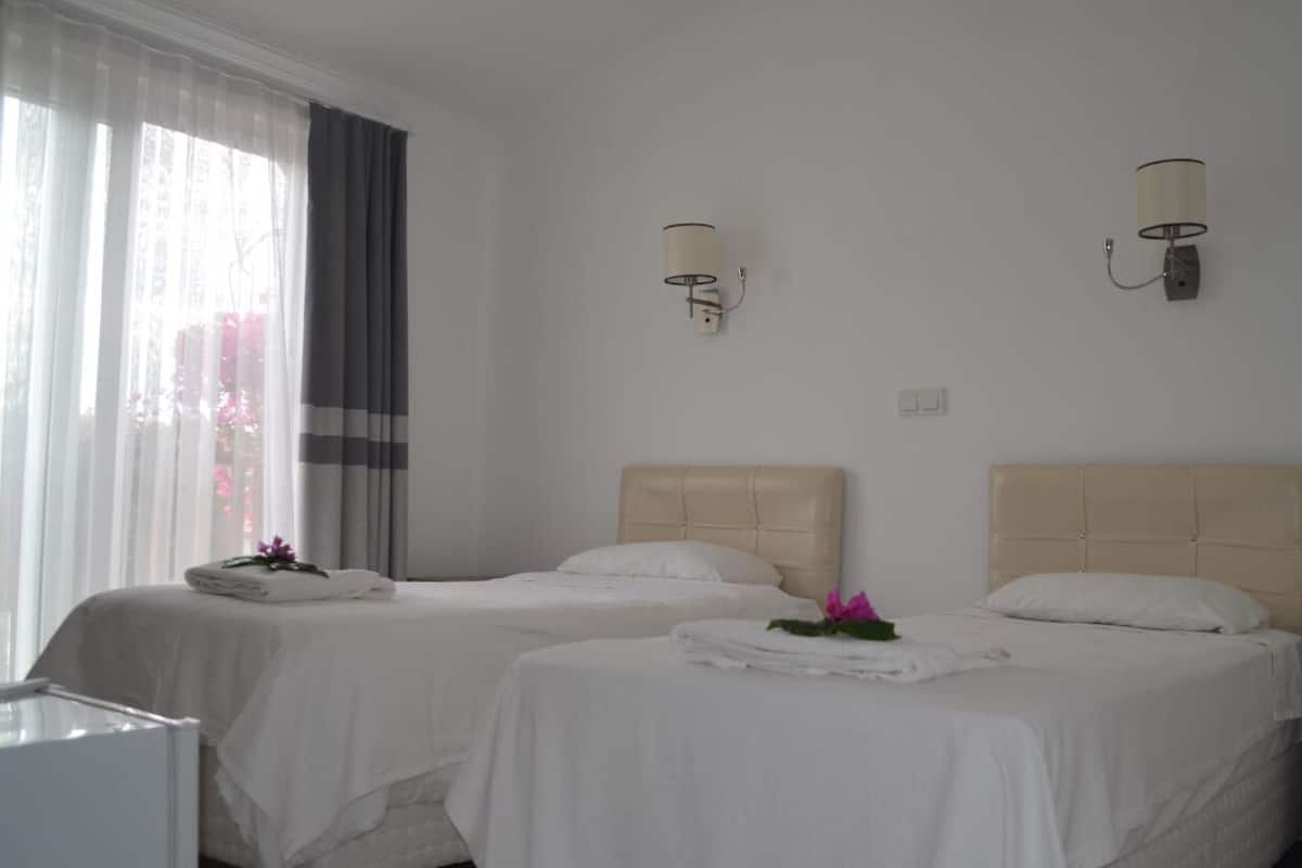 Standaard kamer, 1 twee- of 2 eenpersoonsbedden | Een kluis op de kamer, gratis wifi, beddengoed