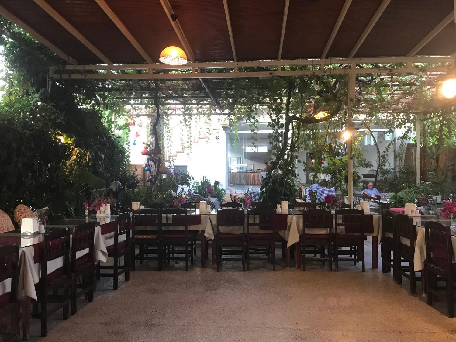 breakfast and lunch served