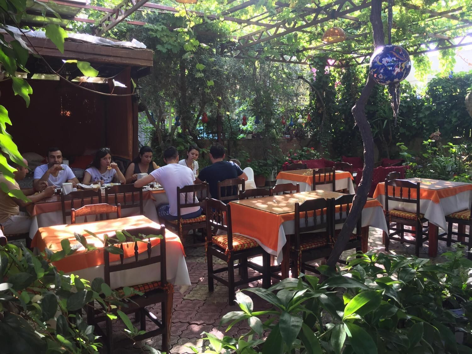 breakfast and lunch served