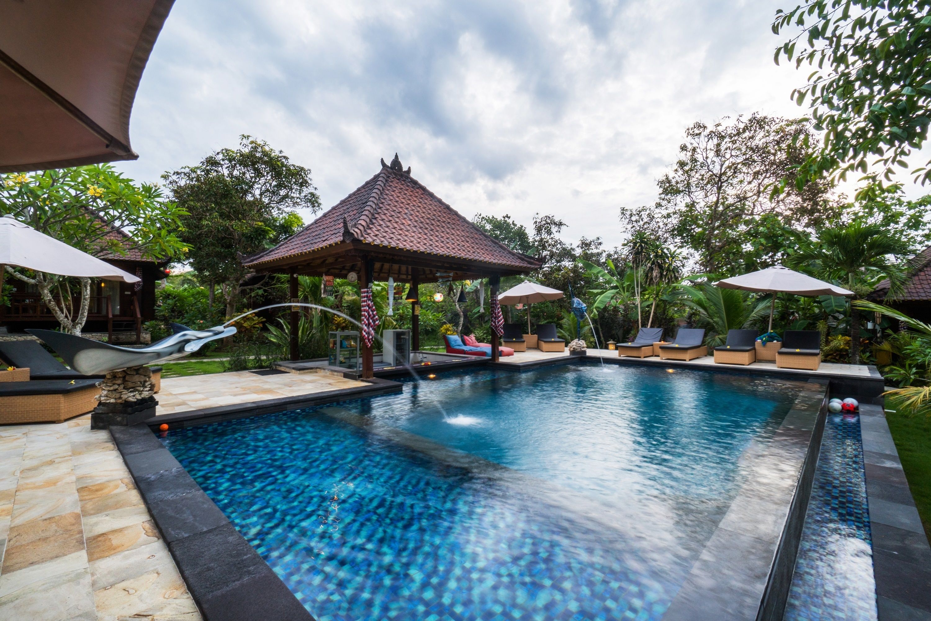 Außenpool, Liegestühle