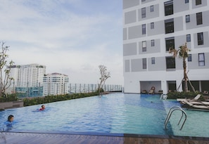 Outdoor pool - Ruby RiverGate Apartments (Ho Chi Minh City)