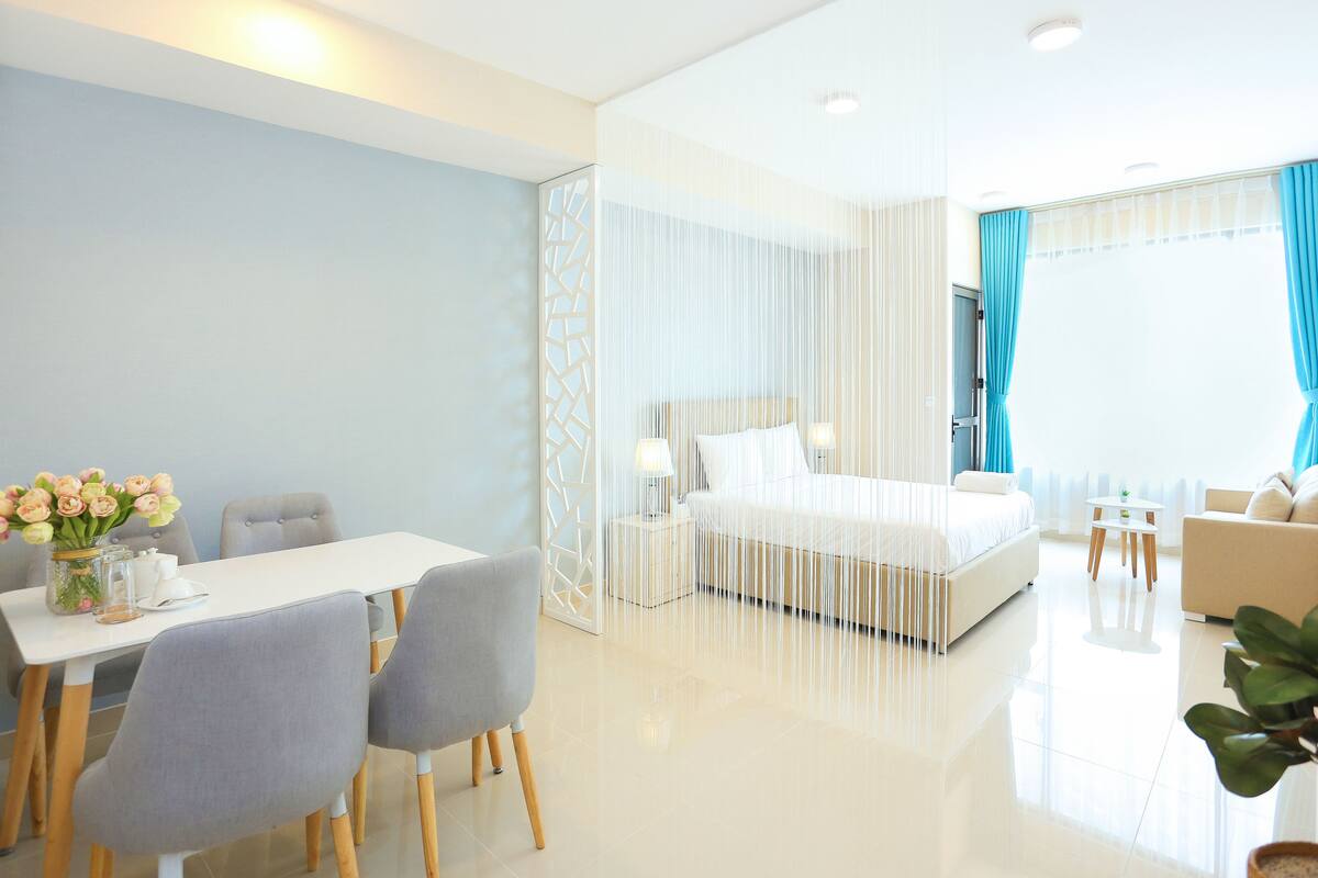 Apartment, 1 Bedroom | Egyptian cotton sheets, premium bedding, desk, blackout drapes