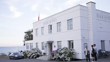 Vista frontal de la propiedad