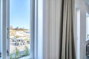 Dobbeltværelse med terrasse & havudsigt - Strand anneks (VEST) | Beach/ocean view