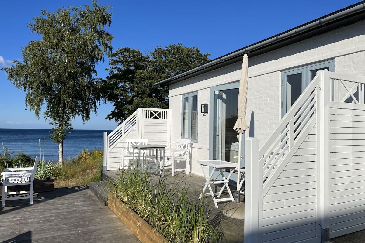 Dobbeltværelse med terrasse & havudsigt - Strand anneks (VEST) | Terrasse/patio