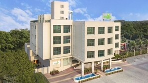 Front of property - Lemon Tree Hotel Baddi (Baddi)