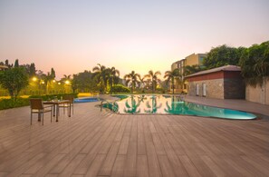 Outdoor pool - Lemon Tree Hotel Baddi (Baddi)