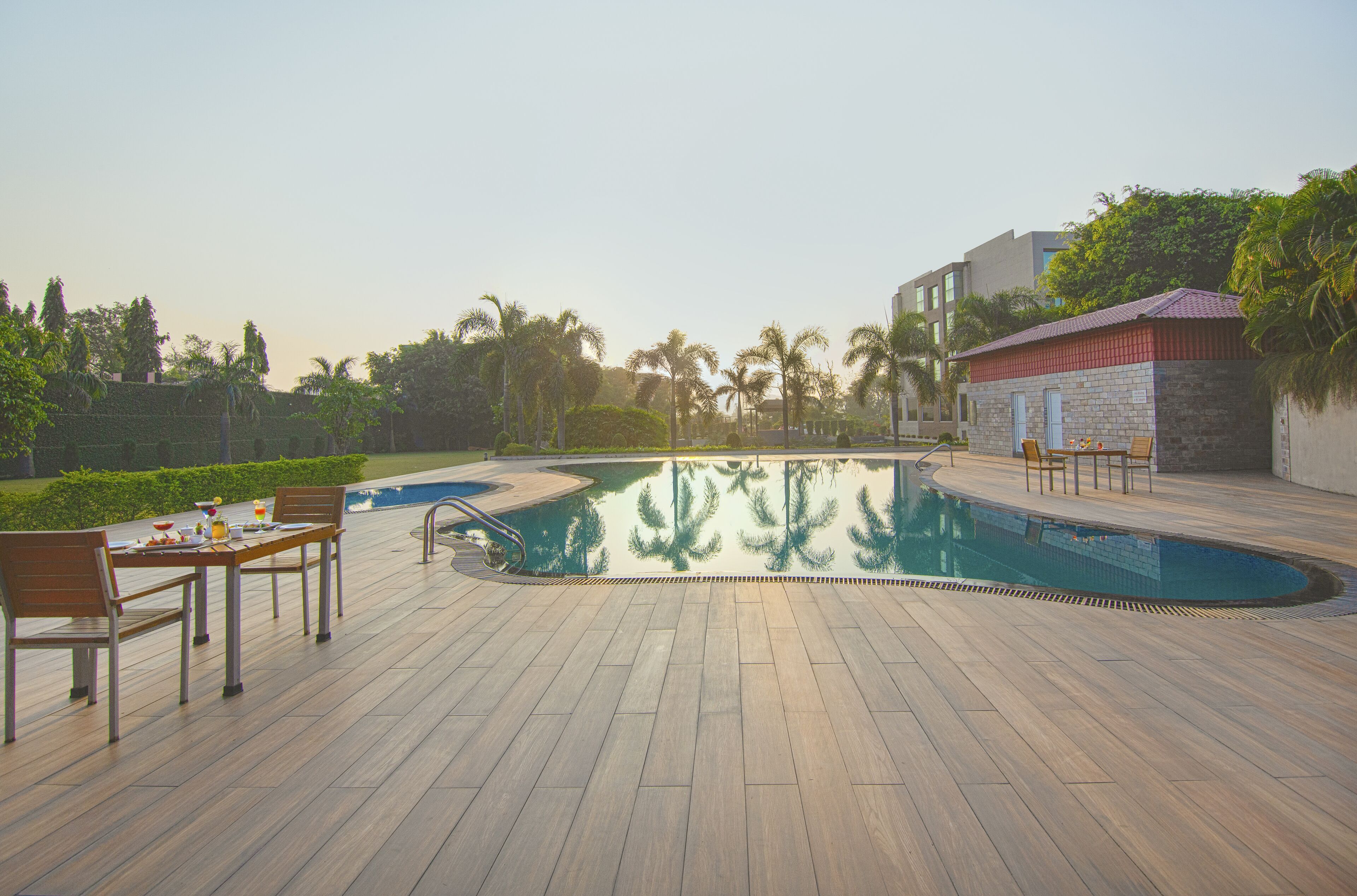 حمّام سباحة خارجي