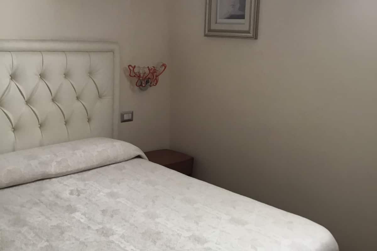 Basic Room | Desk, free WiFi