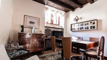 Desayuno con opciones de la cocina local diario (EUR 5.00 por persona)