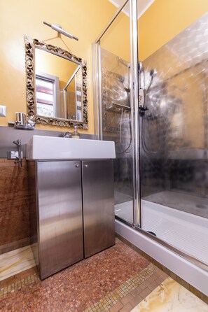 Comfort-Zimmer | Badezimmer | Dusche, Haartrockner, Bidet