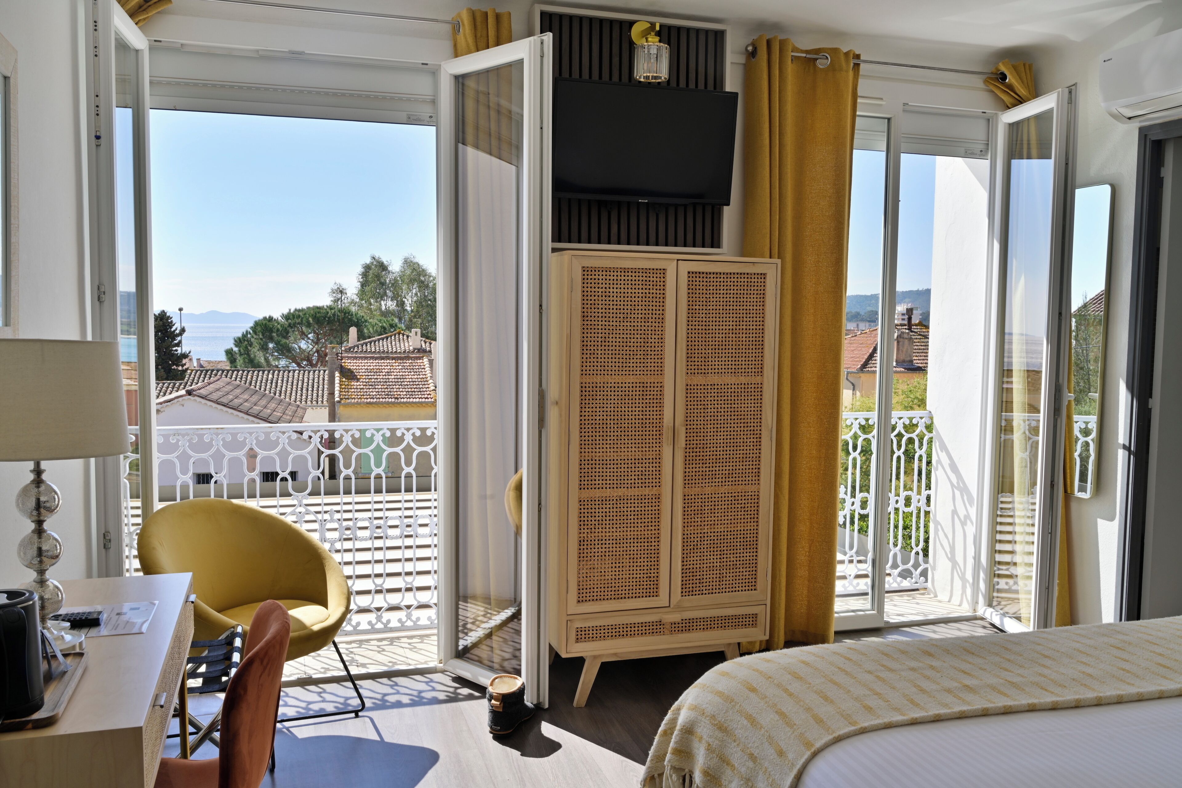 deluxe double or twin room, sea view | 1 bedroom, premium bedding, in-room safe, individually decorated
