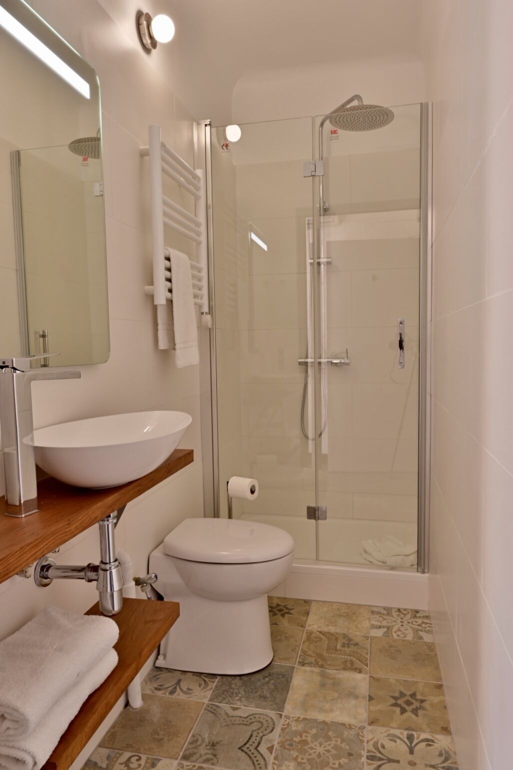 comfort double room, sea view | bathroom | shower, free toiletries, hair dryer, towels