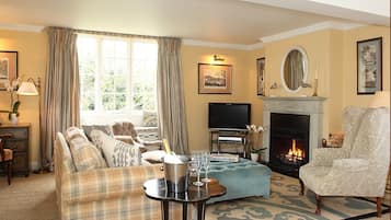 Cottage | Living area | Flat-screen TV, DVD player, iPod dock, MP3 dock