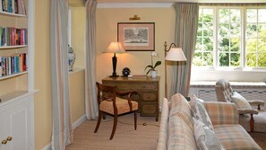 Cottage | Iron/ironing board, free WiFi, bed sheets - Epsom Cottage (Chipping Norton)