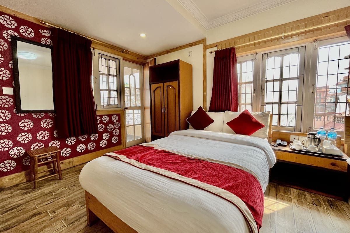 deluxe room | 1 bedroom, desk, free wifi