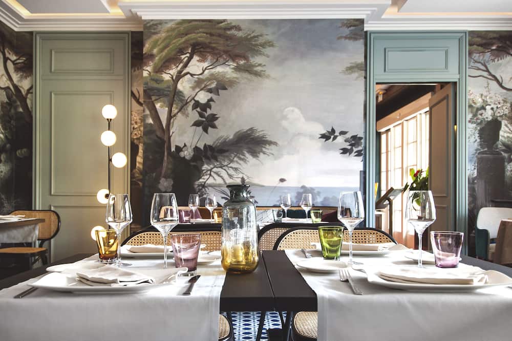 Le Manoir Hotel