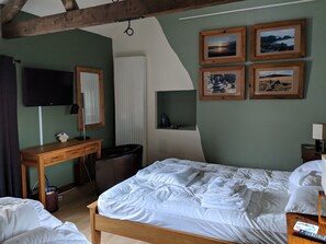 Suite, 1 Bedroom (Room Only) | In-room safe, iron/ironing board, free WiFi - Weirholme Annex (Barnstaple)