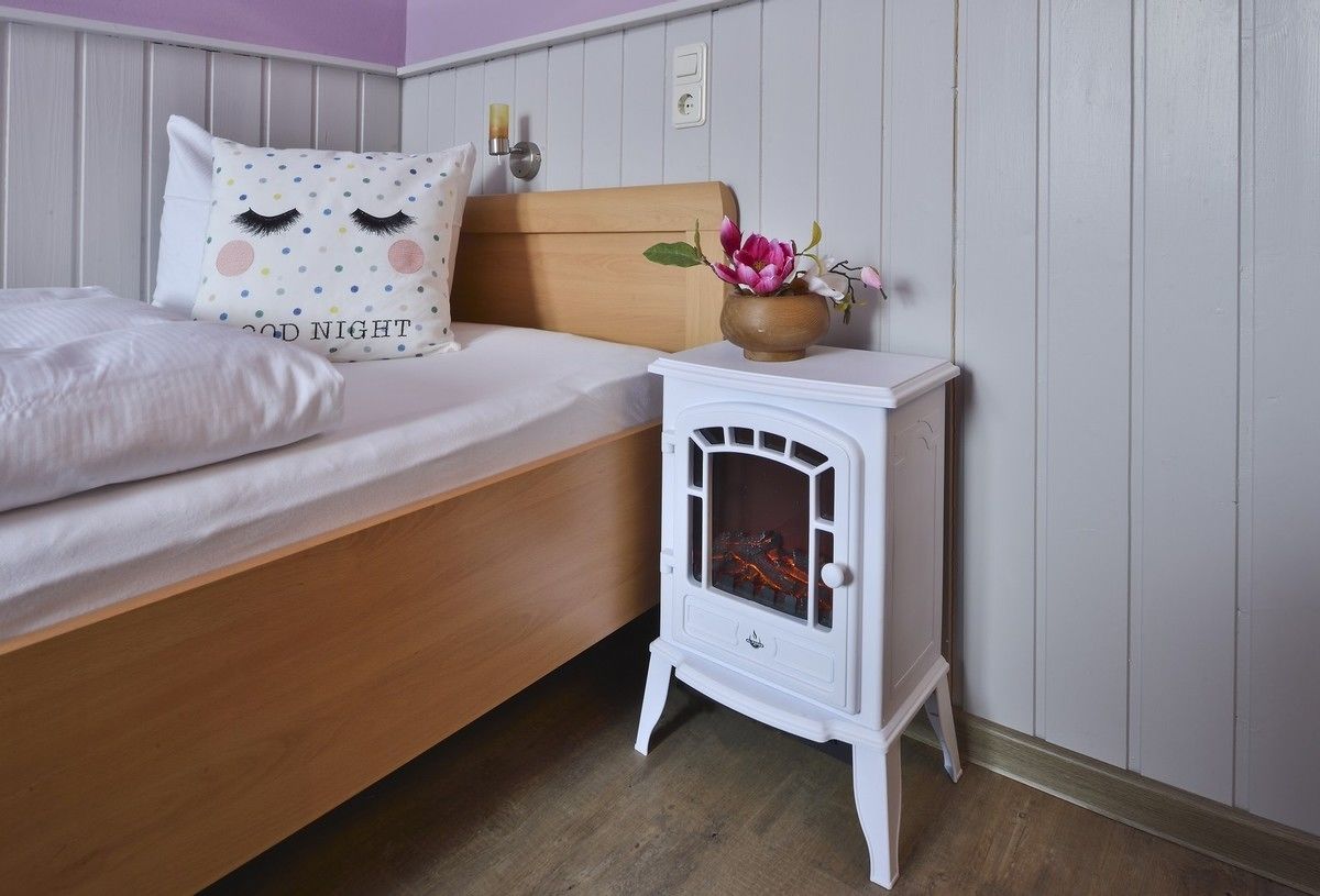 standard single room | individually decorated, desk, iron/ironing board, free wifi