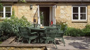 Cottage | Outdoor dining