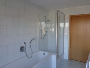 Shower, free toiletries, towels