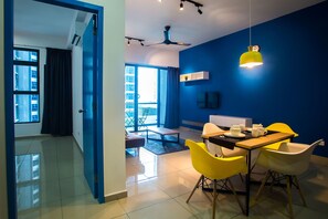 Standard Apartment, 1 Bedroom | Peralatan tempat tidur premium, seterika/papan seterika 