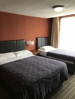 三人房 | 遮光窗帘、熨斗/熨板、免费 WiFi、床单