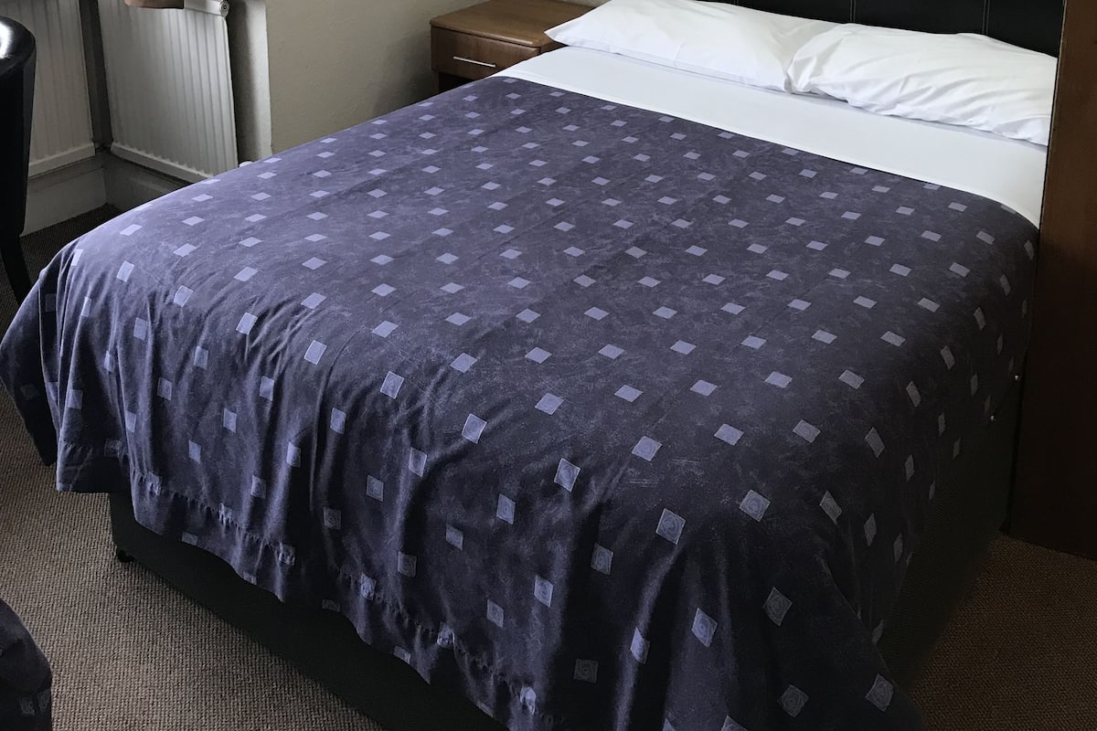 Cortinas blackout, tabla de planchar con plancha y wifi gratis