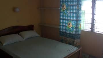 Iron/ironing board, bed sheets