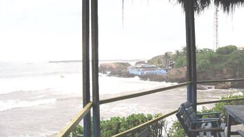 Daily continental breakfast (USD 2.5 per person)