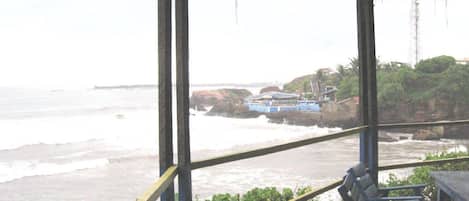 Desayuno continental diario (USD 2.5 por persona)