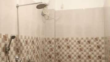 Shower, free toiletries