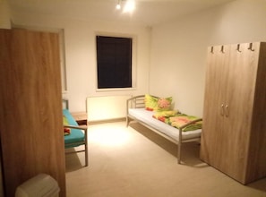 Zimmer, Gemeinschaftsbad (Quintuple Room)