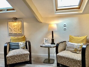 Double Room (La Romance) | Individually decorated, individually furnished, desk, blackout curtains - Réglisse Et Pain D'Epices (Honfleur)